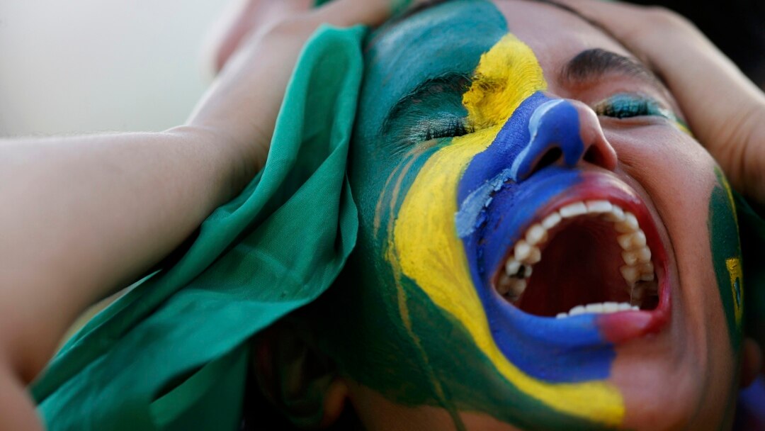 Сүтпен үлкен кеуделер порно видео