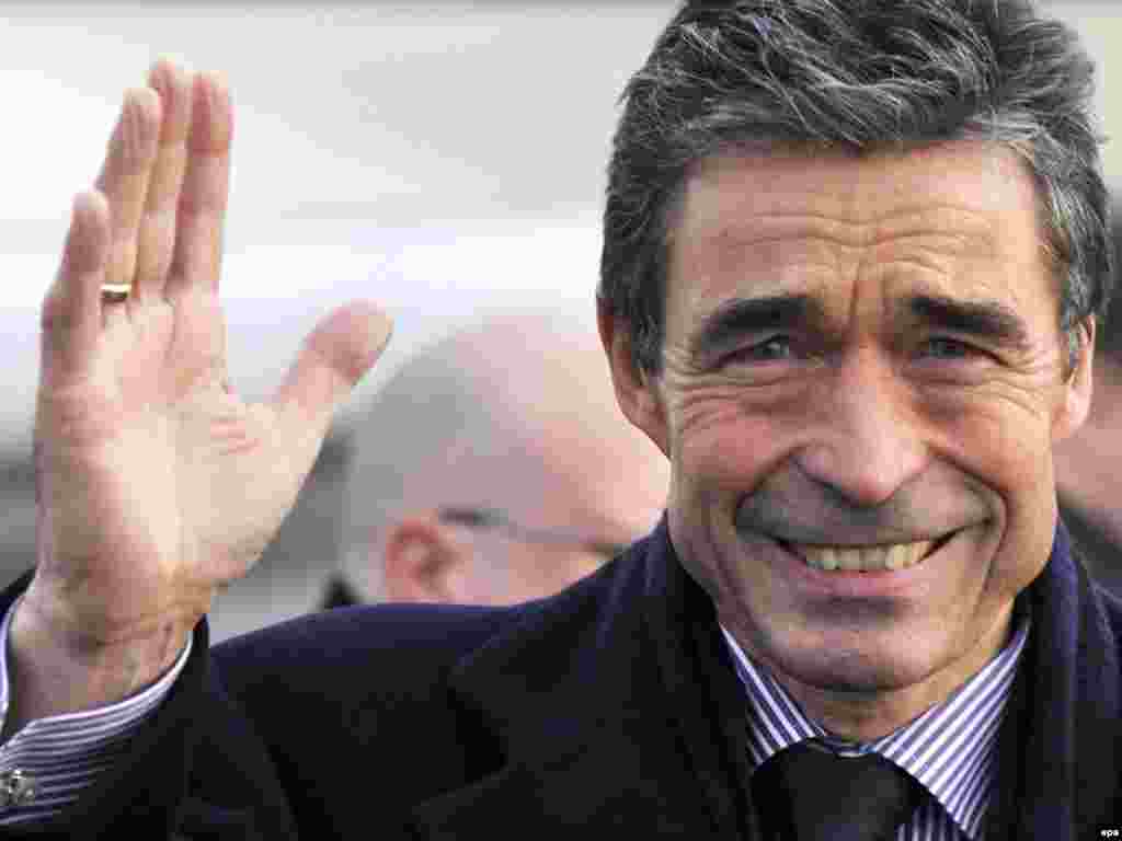 Ин ҳам Расмуссен, аммо дигар - Андерс Фог. Ин Расмуссен дабирик улли НАТО мебошад