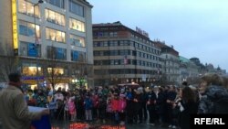 Траурный митинг в столице Чехии на площади святого Вацлава в память о погибших во время Голодомора 1932-33 годов, 24 ноября 2018 года
