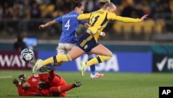صحنه‌ای از بازی ایتالیا و سوئد در جام جهانی فوتبال زنان 