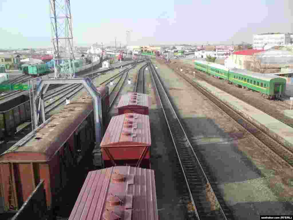 T&uuml;rkmenabadyň demir&yacute;ol stansi&yacute;asy