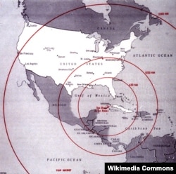Американская карта радиуса действия разных типов советских ядерных ракет, которые Москва планировала разместить на Кубе. Эта ситуация стала в 1962 году причиной "карибского кризиса", поставившего мир на грань ядерной войны