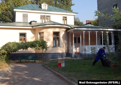 Өткір кеуде, өткір емізік, кеуде Орыс порнографиясының алтын душы