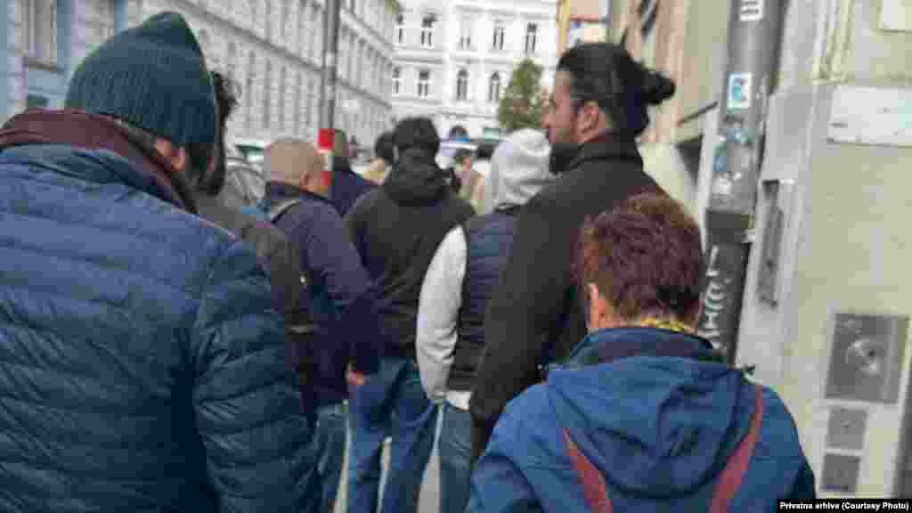 Redovi za glasanje zabeleženi su i u Beču, u Austriji.