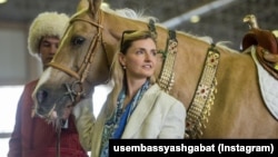 ABŞ-nyň Döwlet sekretarynyň jemgyýetçilik diplomatiýasy boýunça orunbasary Sara Rojers Halkara atçylyk sport toplumynda