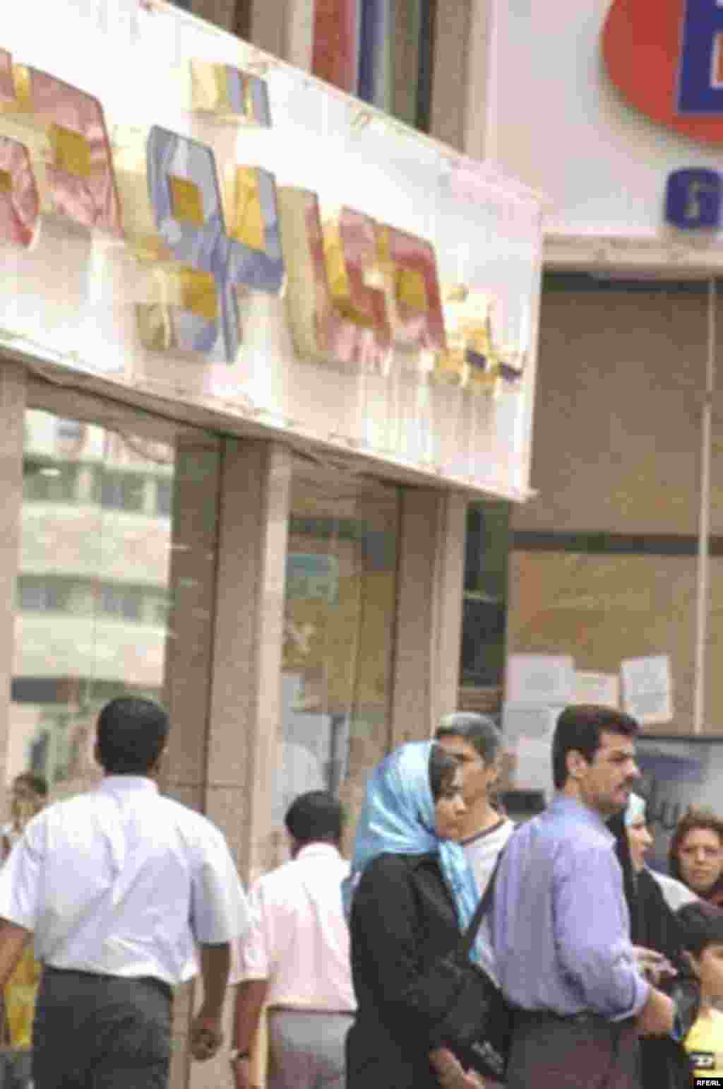 فروشگاه «دی تو دی» یکی از پاتوق های ایرانی ها است و راننده های تاکسی می گویند که خیلی از مسافران ایرانی را به اینجا می آورند