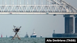 Захваченные украинские корабли под Керченским мостом, 17 ноября 2019 года