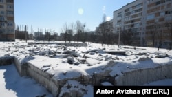 Північна Салтівка, фундамент знищеної Росією 16-поверхівки по вулиці Н. Ужвій, згодом демонтованої. Харків, лютий 2026