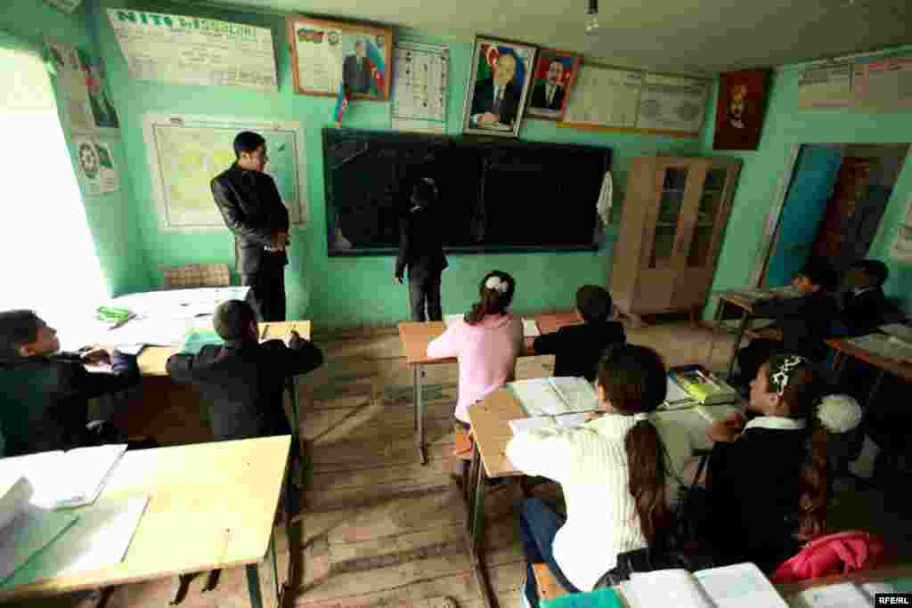 Ucqarlarda bəzi məktəblər #28