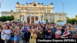  Кадър от София, където протестното шествие потегли от Съдебната палата и стигна до площад „ Народно заседание “, 18 юли 2025 година 