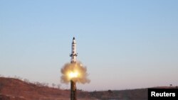 Так выглядит ракета Pukguksong-2, запущенная в воскресенье, 21 мая, из района Пукчхан в Японское море