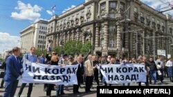 Nacrtu Zakona o parničnom postupku protivi se i određeni broj advokata širom Srbije, koji su u više navrata protestovali u Beogradu zahtevajući njegovo povlačenje. Beograd, 1. jun 2021. 