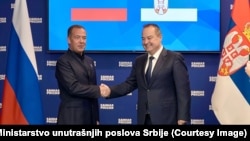 Potpredsednik Vlade Srbije i ministar unutrašnjih poslova u tehničkom mandatu Ivica Dačić sastao se, tokom dvodnevne zvanične posete Moskvi, i sa zamenikom predsednika Saveta bezbednosti Ruske federacije Dmitrijem Medvedevim, 15. oktobar 2026.