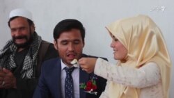 یک زوج افغان مصارف عروسی شان را برای ایجاد یک مرکز آموزشی هزینه کردند
