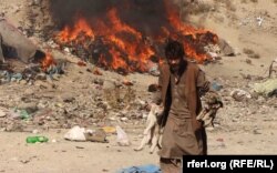 Égetik a drogot és a drogosok ingóságait Afganisztánban. A kép még a tálib hatalomátvétel előtt készült, 2021 februárjában