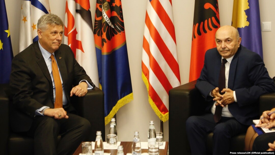 Američki ambasador u Prištini Fipip Kosnet i lider Demokratskog saveza Kosova Isa Mustafa