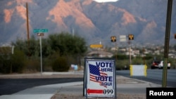 Smjernica za biračko mjesto u Tusonu, Arizona, 3. novembar, 2020. 