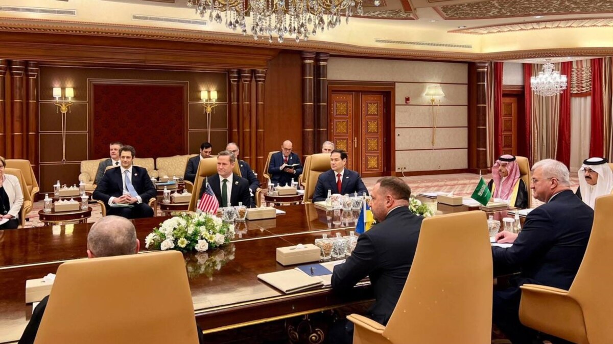 საუდის არაბეთში დაიწყო აშშ-ისა და უკრაინის წარმომადგენლებს შორის მოლაპარაკებები