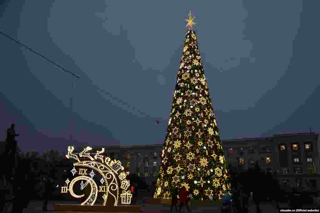 В День Святого Николая зажгла огни главная елка Симферополя