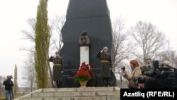 Уфада сәяси золым корбаннары истәлегенә куелган һәйкәл