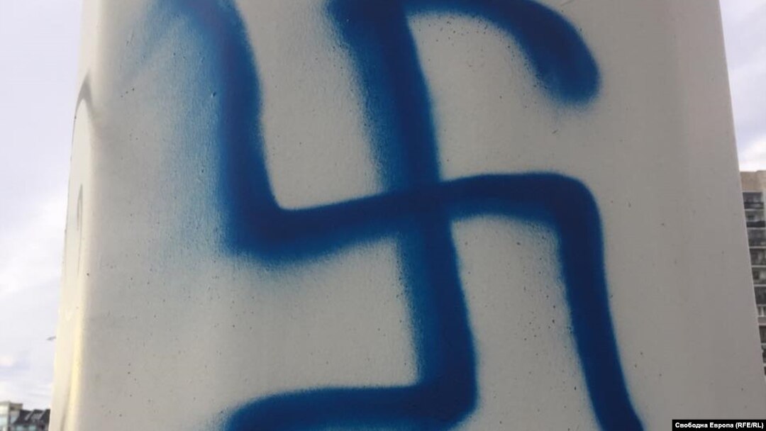 Jedan od osvanulih grafita je i kukasti križ, ilustrativna fotografija