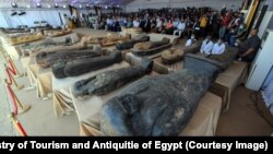 باستان شناسان مصری از ۵۹ تابوت و جسد مومیایی شدۀ پیشوایان مذهبی مصرباستان پرده برداشتند.   