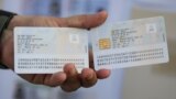 Așa arată noua carte electronică de identitate (CEI). 