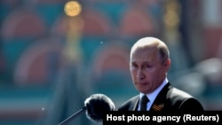 Россия президенти Владимир Путин Ғалаба парадида, Москва, 2020 йил 24 июни.