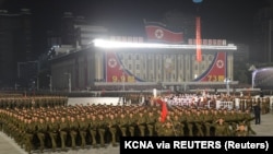 Военный парад на центральной площади Пхеньяна