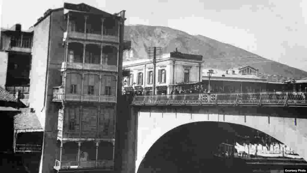 მშრალი ხიდი&nbsp;150 წლის წინ და დღეს