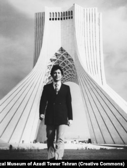 Hossein Amanat in front of his tower soon after its 1971 completion.