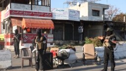 ایستگاه بازرسی نیروهای امنیتی حکومت جدید سوریه در ورودی شهر جبله در استان لاذقیه