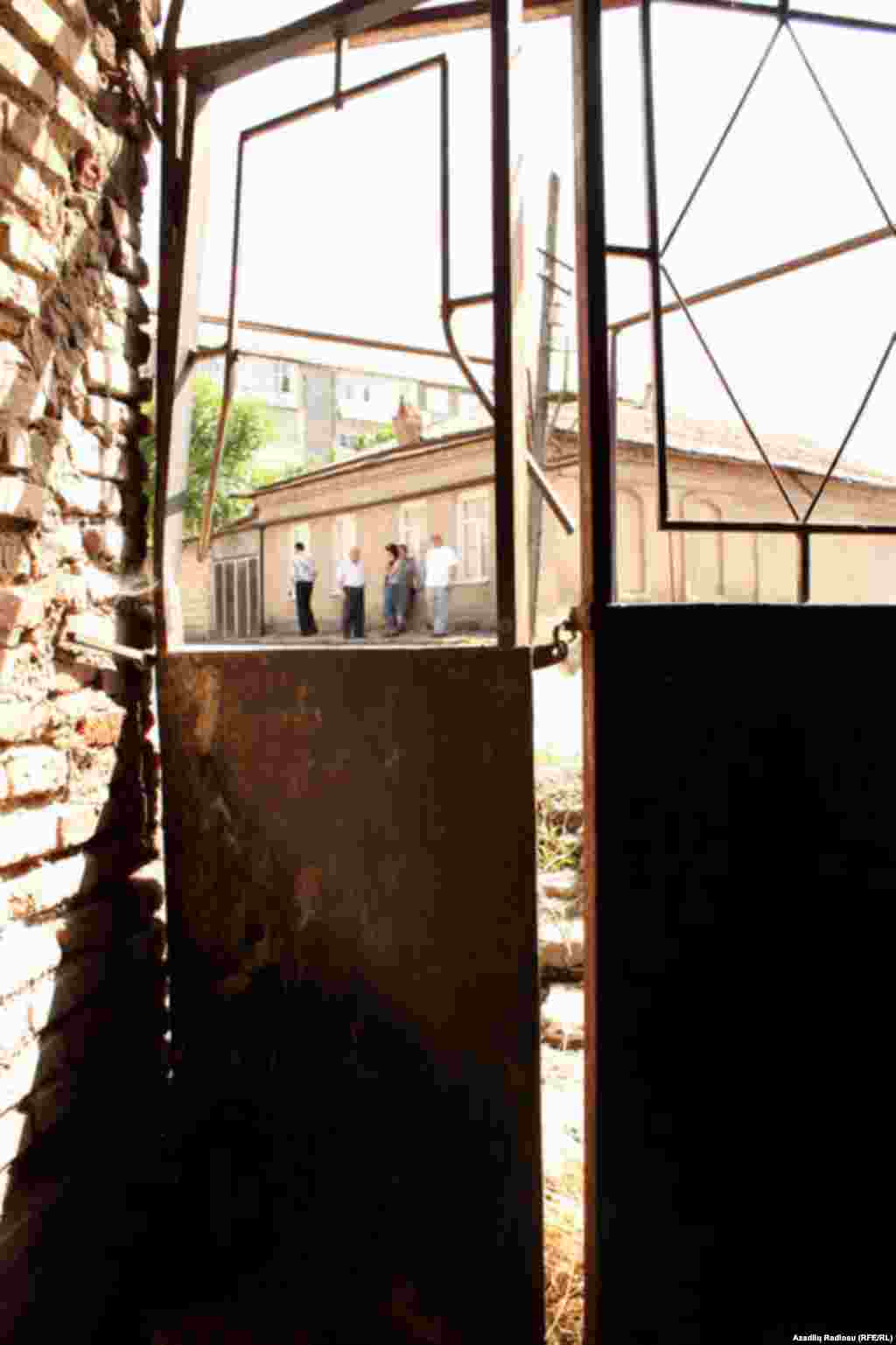 Hamam 1985-ci ilə kimi təyinatına uyğun istifadə olunub. Kanalizasiya xətti tutulduğundan buranın fəaliyyətini dayandırmaq qərarına gəliblər.