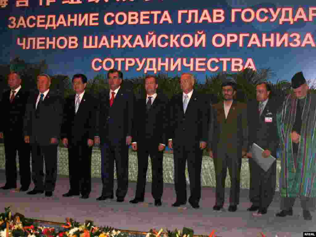 Дар рӯзҳои саммити СҲШ (Душанбе).