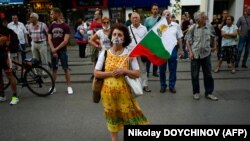 Bulgaria a fost afectată de o serie de proteste în ultimii doi ani (2020-2021). În această fotografie, un grup de oameni participă la un protest săptămânal înainte de alegerile parlamentare din iulie 2021.