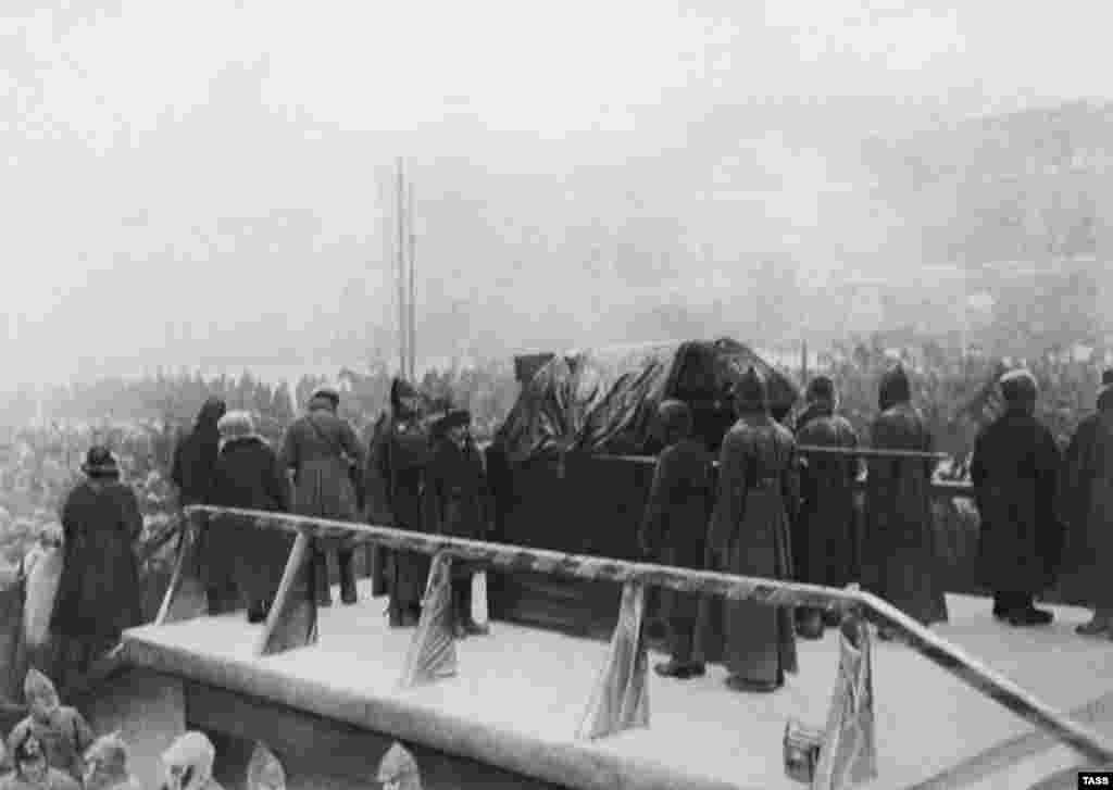 Lenin&#39;s funeral on Red Square