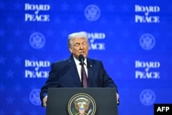 Дональд Трамп презентує Раду миру в Давосі