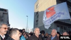 Protesti radnika pred Vladom, Foto: Savo Prelević
