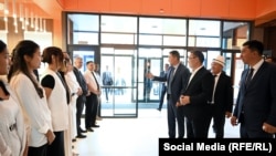 Эл аралык мектептин мугалимдери президент Жапаровдун жолугушуусу