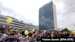 Protesti ispred sjedišta insitucija BiH u Sarajevu, 30. maj 2020.