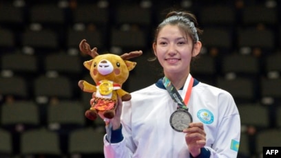 BDSM құлдық тапсырмасы Орыс киносындағы әдемі секс көріністері