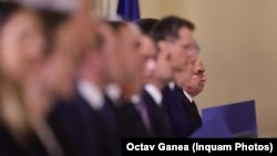 Guvernul României, într-o fotografie de la ceremonia de învestitură. 