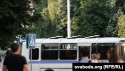 милицейский автобус на площади Якуба Коласа в Минске