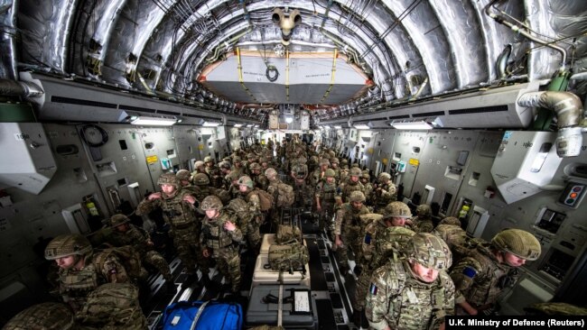 ბრიტანეთის სამხედრო ძალები ჩავიდნენ ქაბულში, ავღანეთში, რათა ქვეყნის დატოვებაში დაეხმარონ ბრიტანეთის მოქალაქეებს, თალიბანის მიერ პრეზიდენტის სასახლეზე კონტროლის აღების შემდეგ. 15 აგვისტო, 2021.
