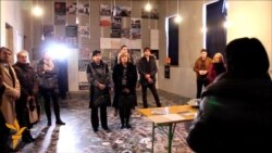 Изложба во Мостар, протест во Пакистан