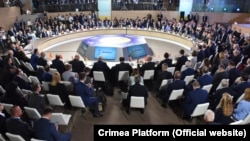Участники инаугурационного саммита «Крымской платформы». Киев, 23 августа 2021 года