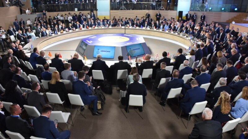 «Там пылает...»: Как в Украине оценивают реакцию Москвы на саммит Крымской платформы