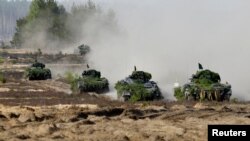 Німецькі бойові машини піхоти повертаються після тренувань на полігоні у Литві, 17 травня 2017 року