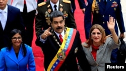Presidenti i Venezuelës, Nikolas Maduro, i shoqëruar nga bashkëshortja e tij Cilia Flores dhe nga kryetarja e Asamblesë Kushtetuese Kombëtare, Delcy Rodriguez, në Karakas, Venezuelë, maj 2018.