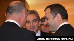 Vlad Filat împreună cu noul premier Iurie Leancă la ceremonia de inaugurare a guvernului din 2013